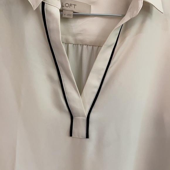 LOFT blouse. Ivory with black trim - Picture 5 of 5